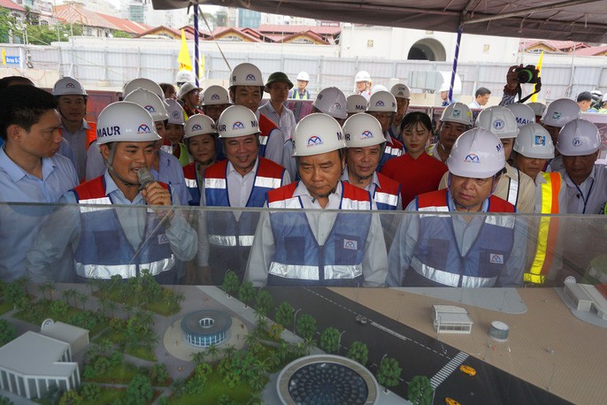 Thủ tướng Nguyễn Xuân Phúc chỉ đạo đảm bảo nguồn lực cho tuyến metro số 1 - Ảnh 1. Thủ tướng Nguyễn Xuân Phúc chỉ đạo đảm bảo nguồn lực cho tuyến metro số 1 - Ảnh 1.
