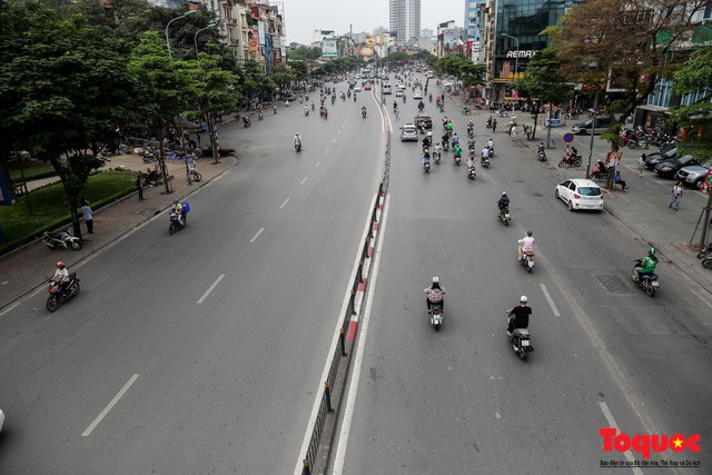 Giao thông Hà Nội giảm nhiệt ngày đầu tiên của kỳ nghỉ lễ Giỗ tổ Hùng Vương - Ảnh 3.