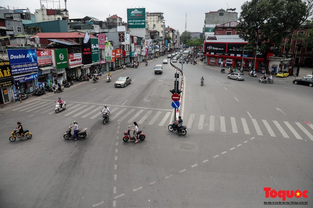 Giao thông Hà Nội giảm nhiệt ngày đầu tiên của kỳ nghỉ lễ Giỗ tổ Hùng Vương - Ảnh 4.