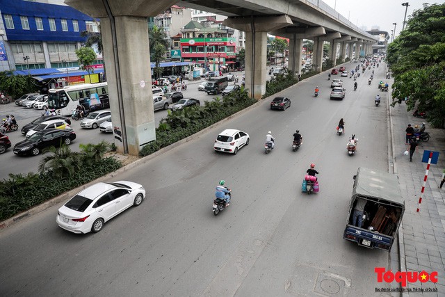 Giao thông Hà Nội giảm nhiệt ngày đầu tiên của kỳ nghỉ lễ Giỗ tổ Hùng Vương - Ảnh 6.