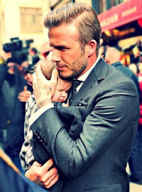 Tiểu công chúa Harper Beckham: Cuộc sống quý tộc phủ kín bằng tình thân và hàng hiệu của cô bé hạnh phúc nhất Hollywood  - Ảnh 2.