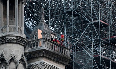 Pháp đẩy nhanh điều tra nguyên nhân cháy Nhà thờ Đức Bà Paris - Ảnh 1.