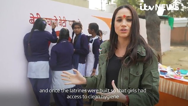 Xuất hiện bất ngờ trong đoạn video từ thiện tại Ấn Độ khi đang nghỉ thai sản, Meghan bị chỉ trích dữ dội vì lý do này - Ảnh 1.