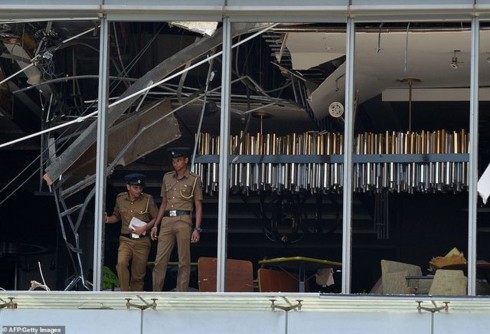 Hiện trường vụ nổ bom kinh hoàng tại Sri Lanka làm 207 người chết - Ảnh 13.