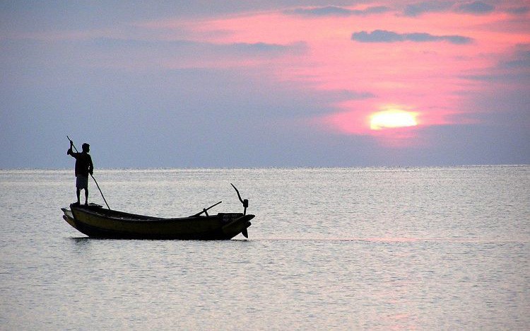 Biển cả có lúc bão bùng, cuộc đời cũng có lúc lên xuống: Ghi nhớ 3 câu này làm kim chỉ nam, bạn sẽ vững tay lèo lái con thuyền cuộc đời