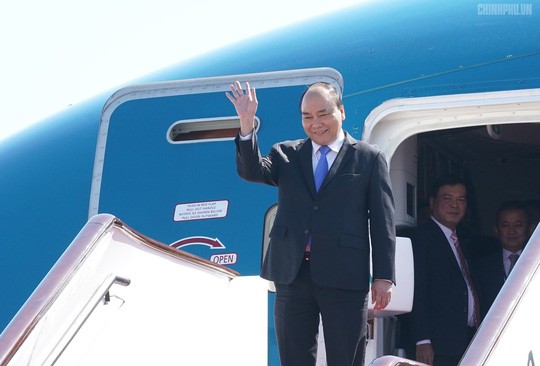  Thủ tướng đến Bắc Kinh, bắt đầu chuyến tham dự Diễn đàn Vành đai và Con đường  - Ảnh 1.