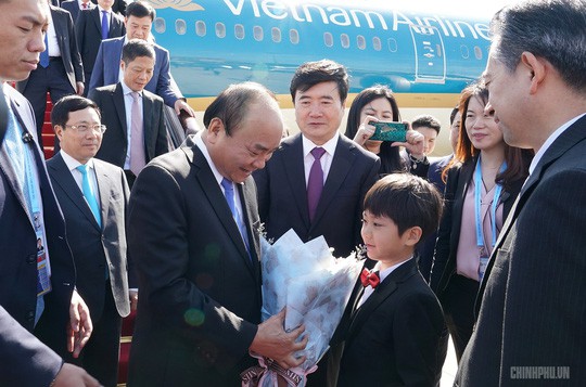  Thủ tướng đến Bắc Kinh, bắt đầu chuyến tham dự Diễn đàn Vành đai và Con đường  - Ảnh 2.