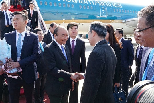  Thủ tướng đến Bắc Kinh, bắt đầu chuyến tham dự Diễn đàn Vành đai và Con đường  - Ảnh 3.