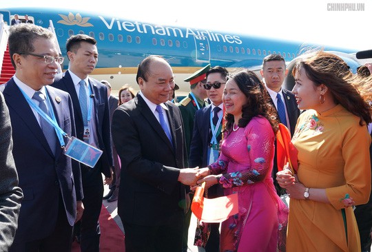 Thủ tướng đến Bắc Kinh, bắt đầu chuyến tham dự Diễn đàn Vành đai và Con đường  - Ảnh 4.