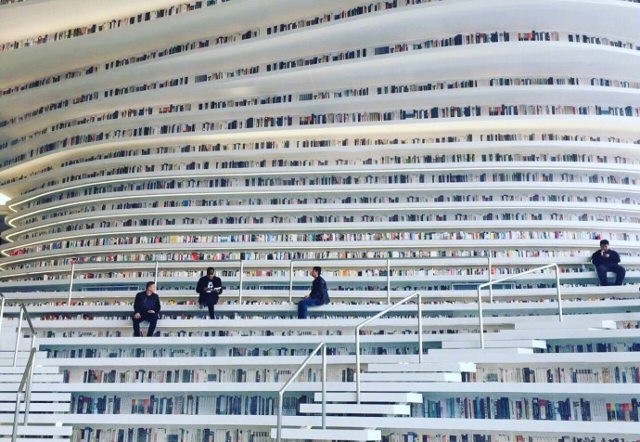 Choáng ngợp với vẻ đẹp của thư viện quốc dân lớn nhất Trung Quốc: Hoành tráng đến mức nhìn không thua gì phim trường! - Ảnh 2.