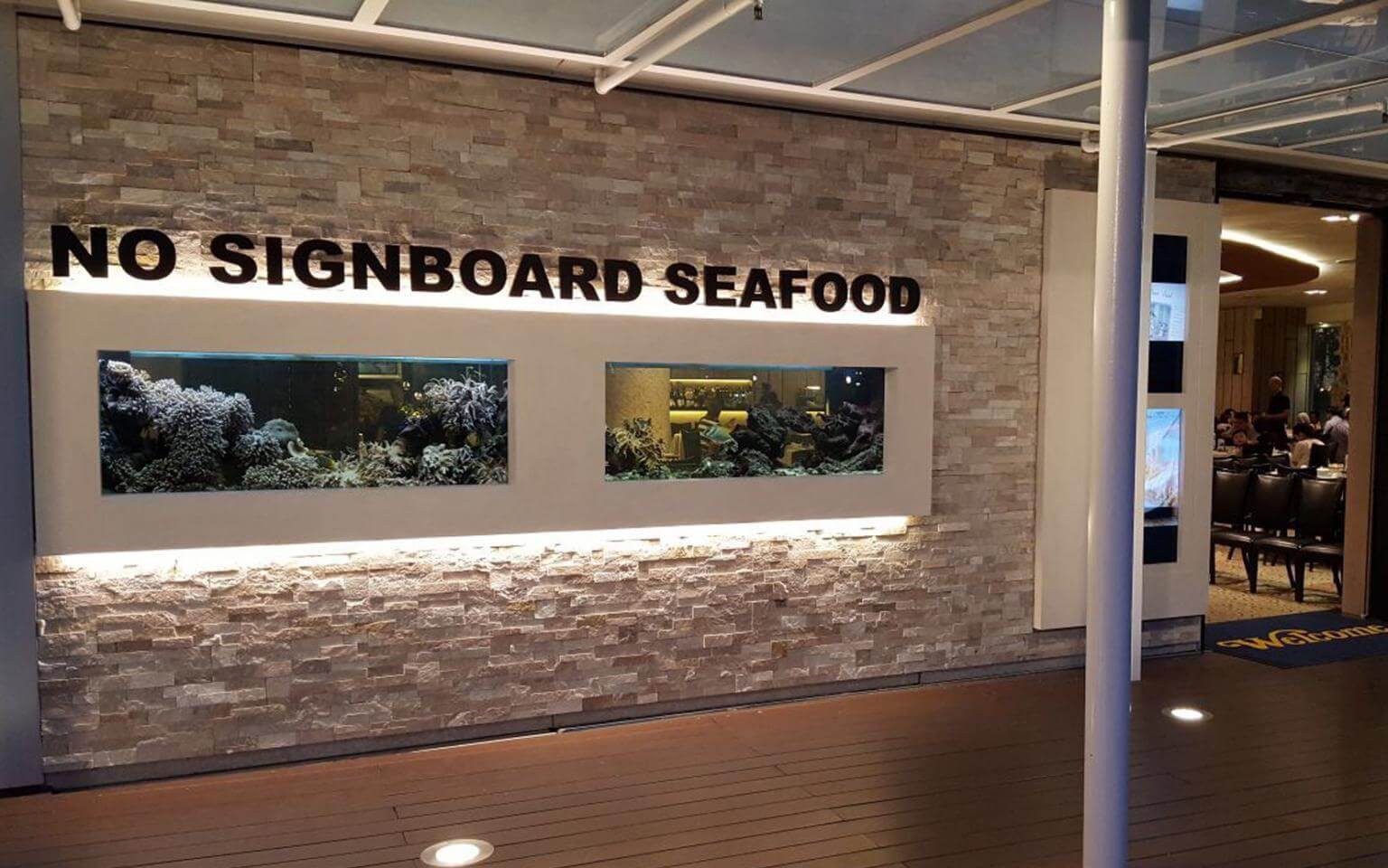 CEO của chuỗi nhà hàng nổi tiếng Singapore bị bắt giữ do nghi ngờ thực hiện giao dịch chứng khoán bất hợp pháp