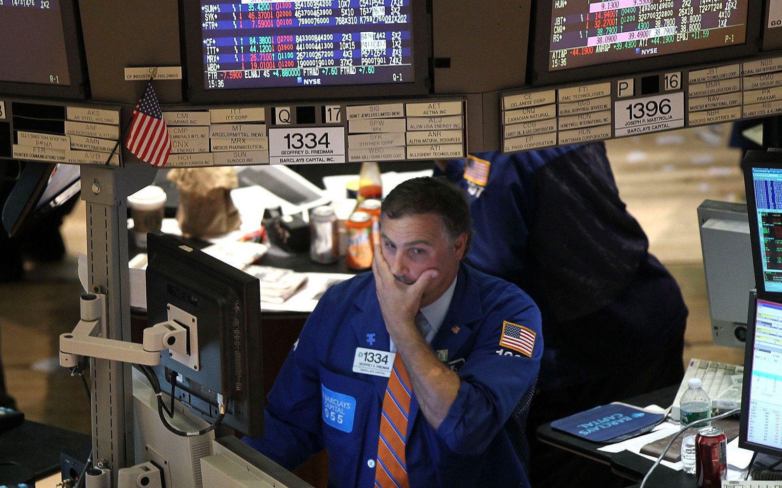 Dow Jones 'bay' gần 300 điểm trong 2 phiên liên tiếp do Fed quyết định giữ nguyên lãi suất