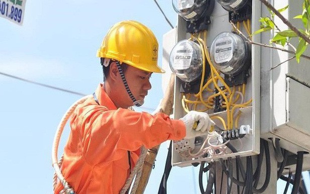 Tại sao Bộ Công thương muốn đóng dấu mật thông tin giá điện, xăng dầu?