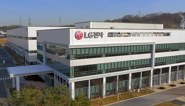 Dây chuyền sản xuất smartphone của Hàn Quốc đang lụi tàn khi LG và Samsung chuyển sang Việt Nam làm điện thoại - Ảnh 1.