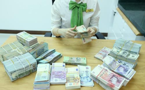 USD ngân hàng tiếp tục rớt mạnh