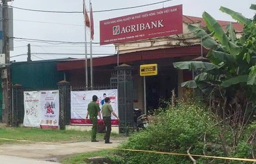 Phòng giao dịch Agribank bị cướp có dao, súng ở Phú Thọ hiện ra sao? - Ảnh 1.