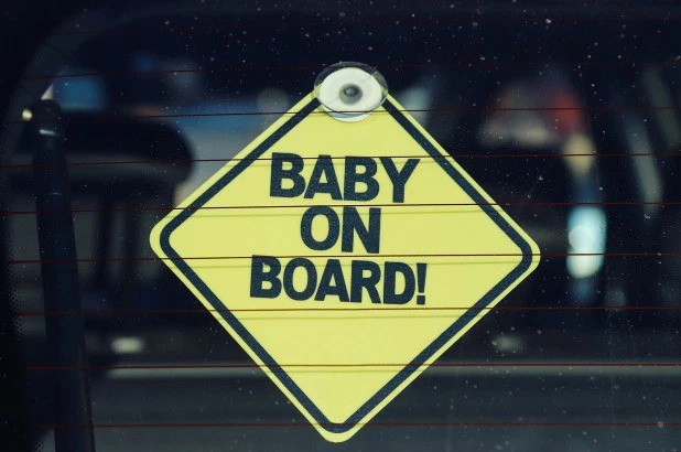 Chuyện ít biết về người sáng chế chiếc biển Có em bé trên xe: Một bước trở thành triệu phú nhưng chưa bao giờ được làm bố - Ảnh 2.