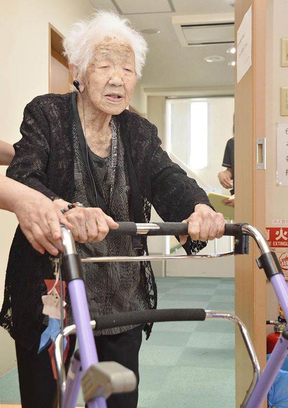 Người cao tuổi nhất thế giới bước qua tuổi 116 cho biết bí quyết sống lâu đáng suy ngẫm - Ảnh 2.