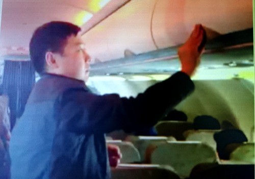  Liên tiếp phát hiện khách Trung Quốc trộm tiền trên máy bay  - Ảnh 1.