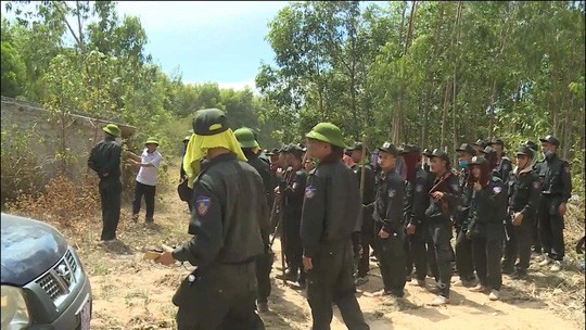  Đang cháy rừng ở Quảng Bình, hàng trăm cán bộ được huy động dập lửa  - Ảnh 2.