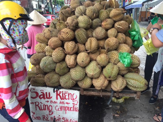  Sầu riêng rừng Campuchia rao 10.000 đồng nhưng bán tới 60.000 đồng/kg  - Ảnh 1.