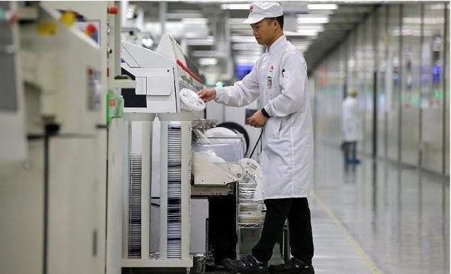Huawei hủy đơn hàng từ các nhà cung cấp lớn - Ảnh 1.