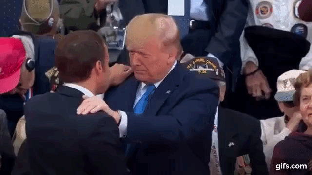 Màn giằng co bất thường giữa TT Donald Trump và Tổng thống Emmanuel Macron - Ảnh 4.