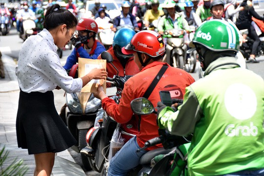 Xe công nghệ vẫn nhộn nhịp - Ảnh 1.