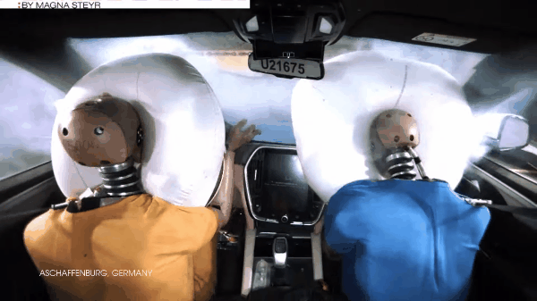 Công bố video ‘tra tấn’ bộ đôi VinFast Lux tại châu Âu: Đâm va các góc ở tốc độ cao, mô phỏng tai nạn thực tế - Ảnh 1.