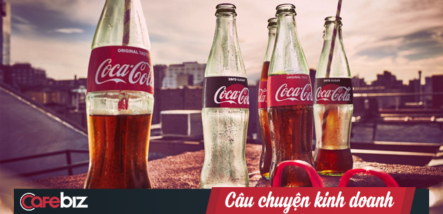Trăm năm dâu bể của Coca-Cola: Từ sự nhẫm lẫn thần thánh trong pha chế đến màn cướp ngôi chớp nhoáng và cú lừa ngoạn mục để tạo ra chai Coca ngày nay - Ảnh 1.