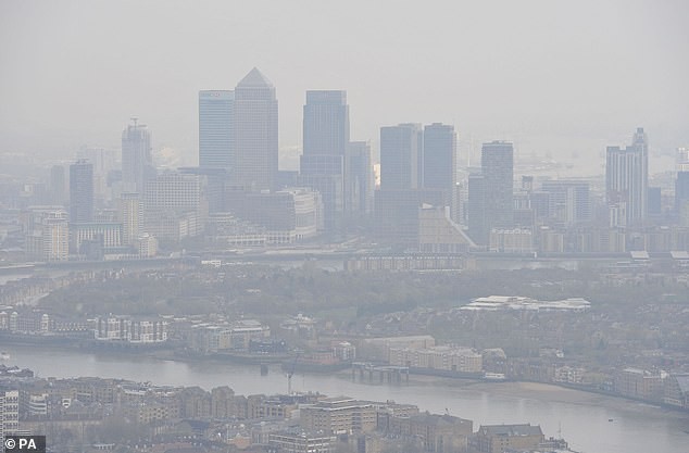 Nghiên cứu tại Anh cho thấy: Ô nhiễm không khí cũng là nguyên nhân tăng nguy cơ mắc bệnh ung thư vú - Ảnh 2.