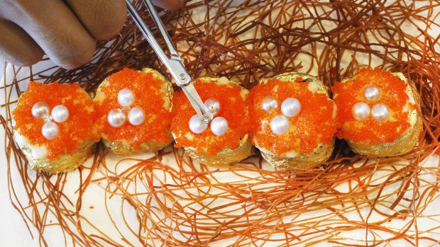 Đĩa sushi có giá gần 100 triệu đồng được đầu bếp tạo ra với mục đích vô cùng đặc biệt - Ảnh 2.