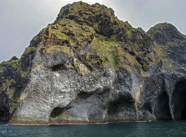 Cả thế giới đang sửng sốt vì tảng đá hình voi khổng lồ ở Iceland quá giống thật, khi chụp flycam từ trên xuống còn sốc hơn! - Ảnh 4.