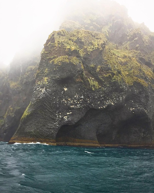 Cả thế giới đang sửng sốt vì tảng đá hình voi khổng lồ ở Iceland quá giống thật, khi chụp flycam từ trên xuống còn sốc hơn! - Ảnh 8.