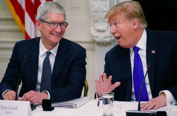 Tổng thống Mỹ Donald Trump vừa ăn tối cùng CEO Apple Tim Cook - Ảnh 1.