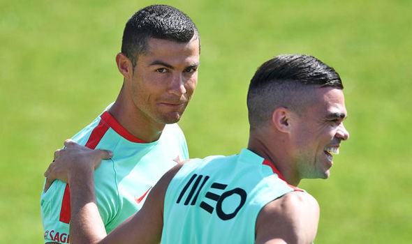 Ronaldo cao hứng bán lỗ biệt thự cho Pepe - Ảnh 1.