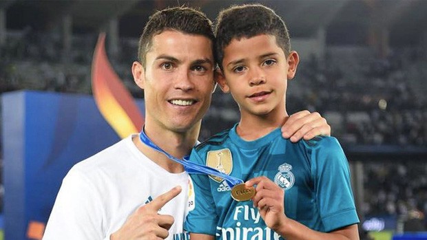 Sở hữu khối tài sản khổng lồ, Ronaldo vẫn biết cách dạy con quý trọng tiền bạc bằng hành động tưởng chừng đơn giản này - Ảnh 2.