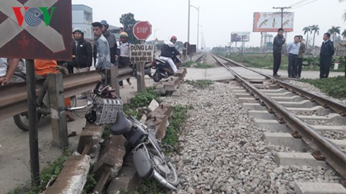 Nghịch lý ngành đường sắt Việt Nam: Ngửa tay đi “ăn xin” đến bao giờ? - Ảnh 1.