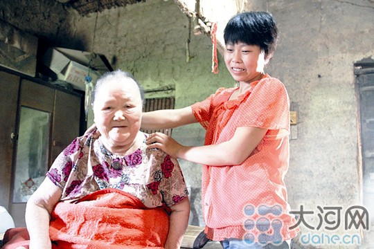 Câu chuyện hiếu thảo động lòng người ở Trung Quốc: Cô gái hy sinh cuộc sống từ năm 9 tuổi để kéo dài sự sống 16 năm cho mẹ nuôi - Ảnh 1.