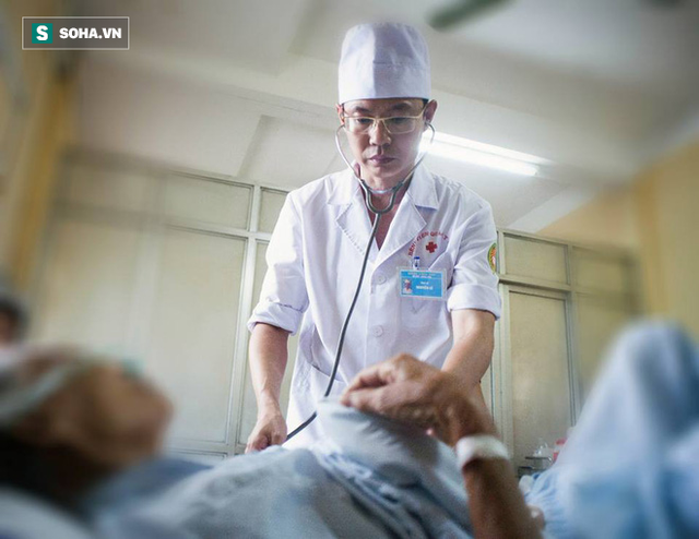 BS Nguyễn Lê 12 năm chiến đấu với ung thư gan: Tôi đã bán sức khoẻ… khi tỉnh ngộ đã muộn - Ảnh 2.