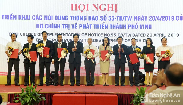 Vì sao hàng loạt ông lớn Vingroup, FLC, T&T, Ecopark, Lotte… cùng lúc ồ ạt đầu tư về Nghệ An? - Ảnh 1.