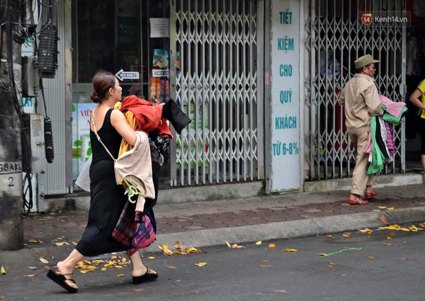 Hà Nội: Cháy lớn tại khu tập thể Kim Liên, người dân khóc nghẹn vì ngọn lửa bao trùm kinh hoàng - Ảnh 6.