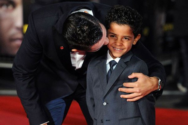 Ông bố Ronaldo nổi tiếng đào hoa, sát gái nhưng dạy con lại vô cùng chỉn chu và đáng ngưỡng mộ - Ảnh 3.