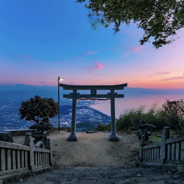 Loạt cổng Torii huyền thoại dọc khắp xứ Phù Tang, có nơi nối dài đến hơn... 10.000 cái - Ảnh 4.