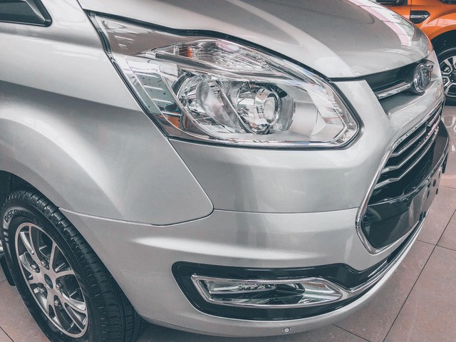 Ford Tourneo bản thương mại ồ ạt về đại lý, giá dự kiến rẻ hơn Kia Sedona - Ảnh 5.