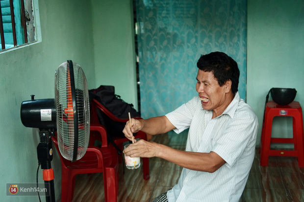 Về xứ Ô Môn nghe chuyện chàng khờ nhặt ve chai nuôi mẹ: Hồi xưa má nuôi mình lớn, giờ tới lượt mình nuôi má! - Ảnh 5.