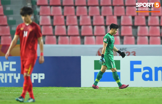 Tiến Dũng thất thần sau pha ghi bàn, cơ hội đi tiếp của U23 Việt Nam bé bằng con kiến - Ảnh 6.