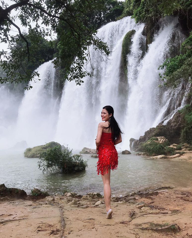 Cô gái mất 1 chân xuất hiện trên phố đi bộ Hà Nội gây xôn xao: Sau 4 ngày tỉnh lại đã thành người khác - Ảnh 2. Cô gái mất 1 chân xuất hiện trên phố đi bộ Hà Nội gây xôn xao: Sau 4 ngày tỉnh lại đã thành người khác - Ảnh 2.