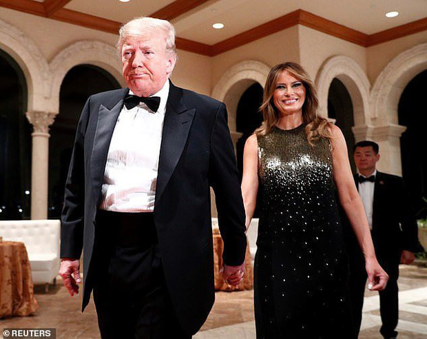 Gia đình Tổng thống Trump tề tựu trong tiệc năm mới: Ivanka xinh đẹp hút hồn nhưng Barron vẫn gây chú ý nhất với vẻ ngoài như nam thần - Ảnh 7.