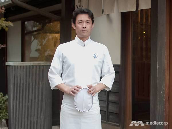 13.Sở hữu 2 sao Michelin nhờ kỹ thuật chiên tempura hoàn hảo nhưng đầu bếp người Nhật từng bị đuổi khỏi nhà vì quyết theo đuổi nghề nấu ăn - Ảnh 2.